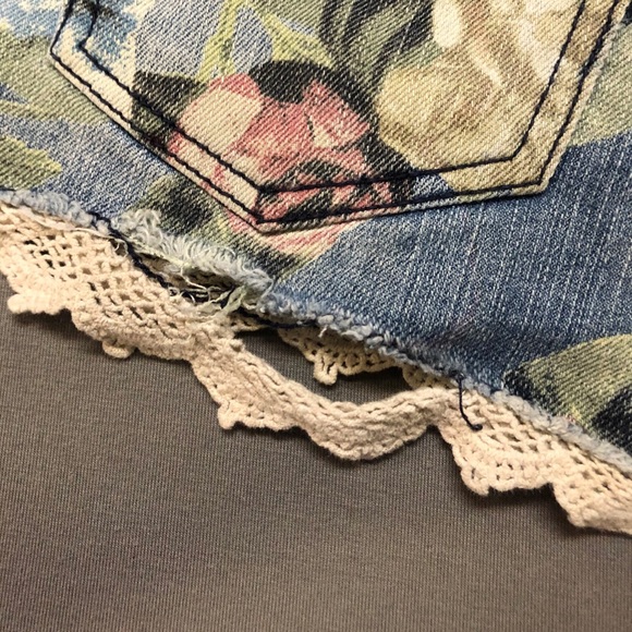 Floral Shorts - Picture 4 of 4